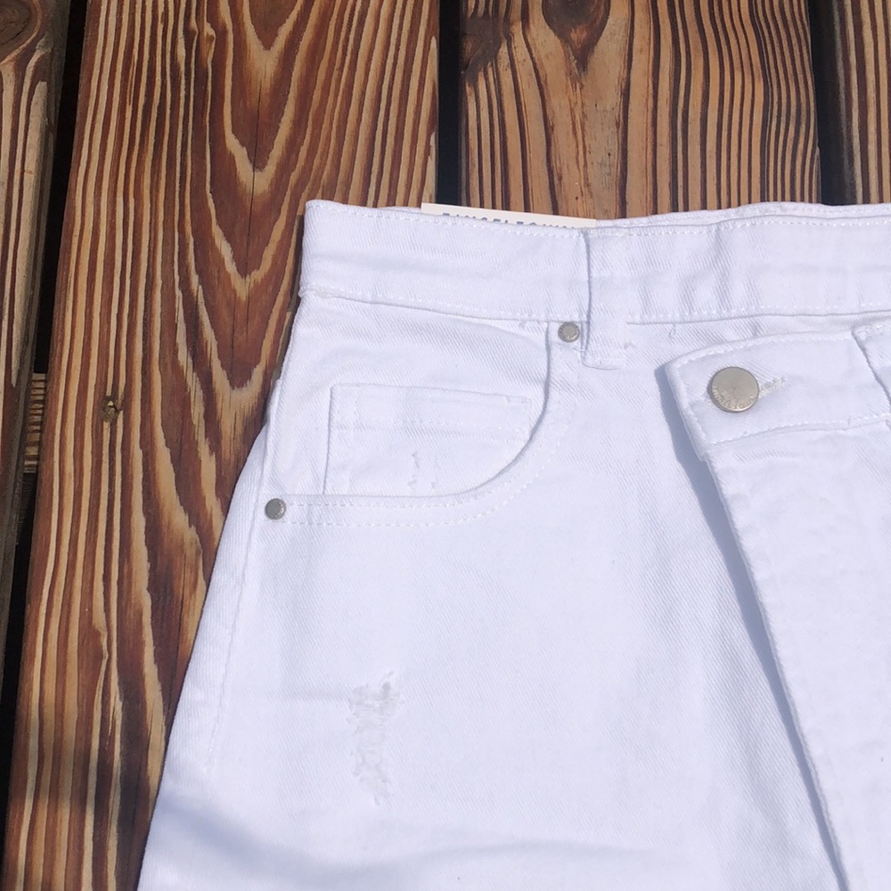 NWT Tinseltown White Distressed Denim Mini Skirt Junior Size Medium - Picture 4 of 12